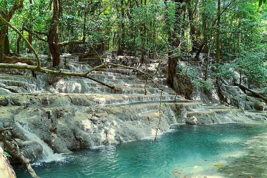 kaparkan travertine falls set in the forests of Tineg