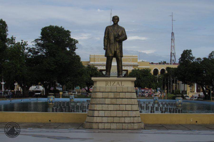 Rizal statue in Vigan. Travelling With a Theme